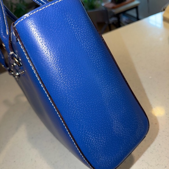 kate spade cobalt blue Wellesley Quinn tote bag featuring gold-toned hardware. - Picture 4 of 14